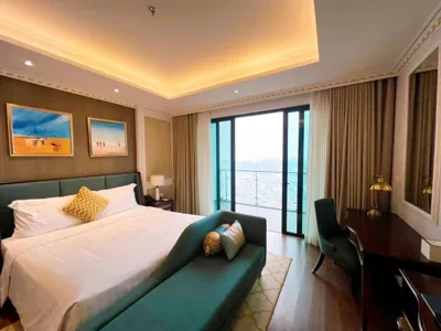 Club tweepersoonskamer – baaizicht — FLC Halong Bay Golf Club & Luxury Resort